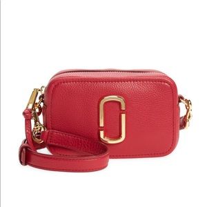 THE MARC JACOBS The Softshot 17 Leather Bag Red